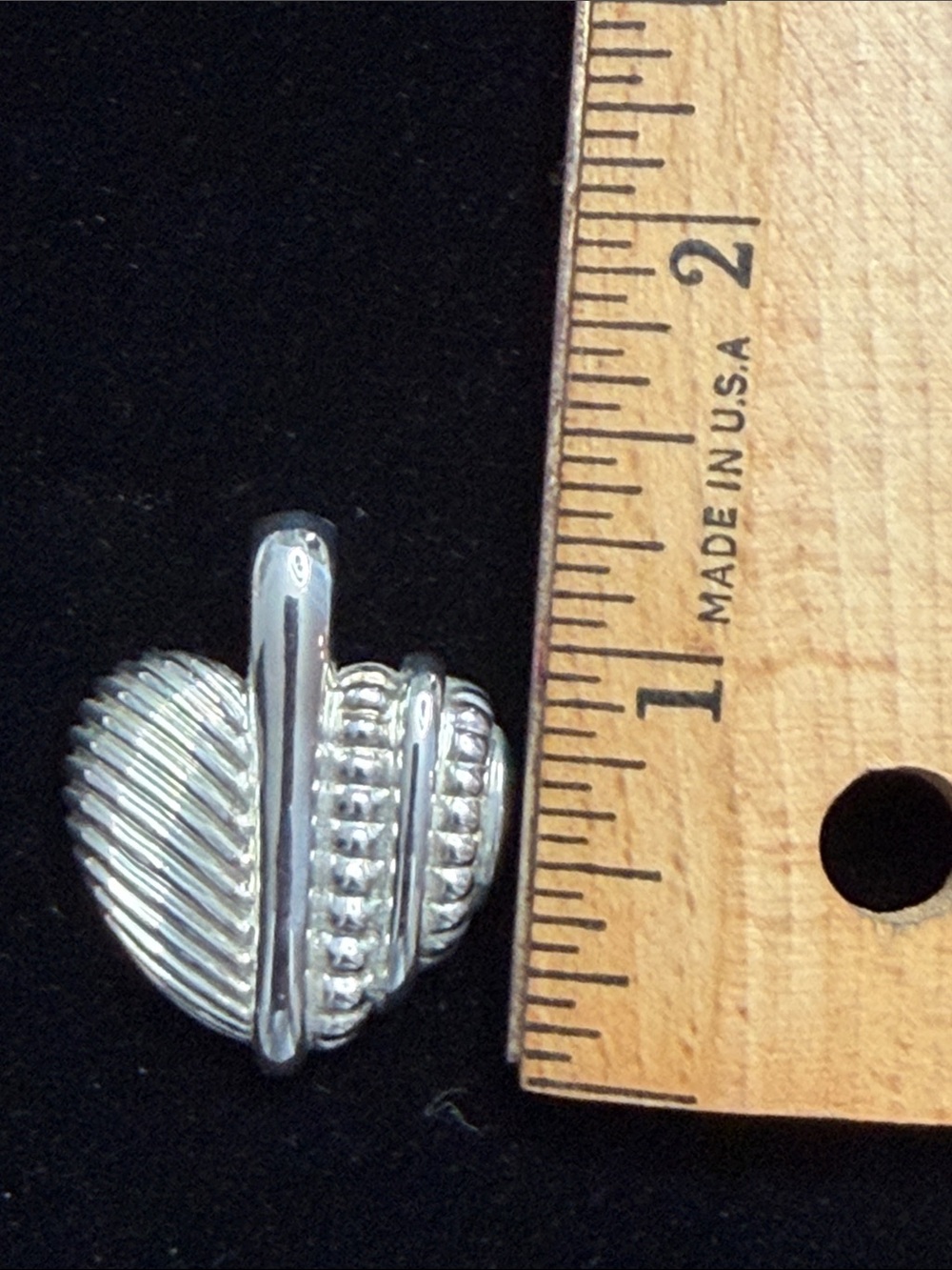 Judith Ripka Silver Ribbed Heart Toggle Brooch - Picture 8 of 9